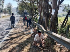 Pemdes Tekasire Bersama Pengurus Koperasi Merah Putih Gelar Kegiatan Jumat Bersih