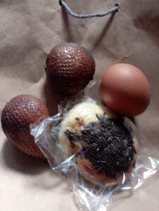 Lagi, Menu MBG Jadi Sorotan: Hanya Salak, Telur, dan Roti, Jurnalis Senior Kritik Standar Gizi