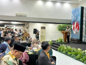 SMSI Anugerahkan Penghargaan kepada 16 Tokoh Nasional dan Daerah Peduli Kemerdekaan Pers
